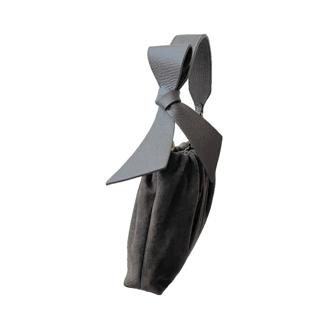 Geanta Fiocco – Maro Închis din Piele Întoarsă cu Mâner Înnodat (Made in Italy)